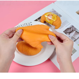 JINCAN Juguete Sensorial Antiestrés de Croissant Blandito y Adorable para Aliviar el Estrés, Juguete de Descompresión para Niños de 8 a 13 Años, Premio para el Aula, Suave - Product Image 3