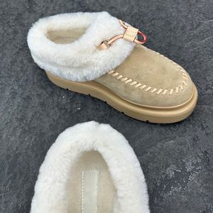 Bottes de neige classiques de luxe de haute qualité, pantoufles en fourrure épaisse pour l'intérieur, respirantes, confortables et élégantes - Product Image 3