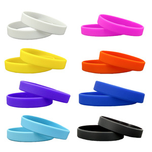 Pulseras de goma de color liso personalizadas CCH para regalos promocionales de fiestas - Product Image 5