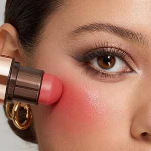Perfection Soft Dewy Cream Blush Stick 05 Vida De Fantasia Maquillaje Facial Tono de Piel Medio - Product Image 5
