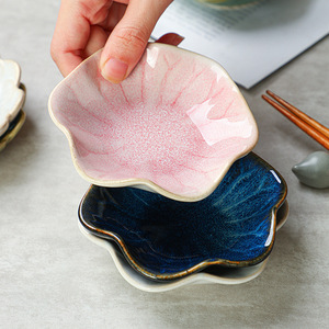 Plat à goût en céramique en forme de fleur Soucoupe en porcelaine Petite assiette Mini sauce soja Assaisonnement Vaisselle Fournitures de cuisine - Product Image 4