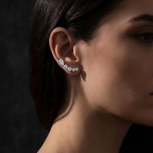 Pendientes de Oreja con Forma de Lágrima y Diamantes - Oro de 9k, 14k y 18k - Product Image 2
