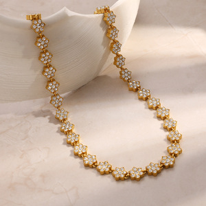 Collier en diamant plaqué or 18 carats, taille brillant ronde, motif pétale de fleur, pour usage quotidien - Product Image 2