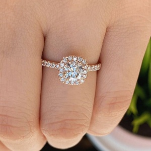 แหวนแต่งงานผู้หญิงแบบแฮโลประดับเพชรโมอิสซาไนต์ทรงกลม 1.0 กะรัต ทองคำแท้ 18K งานแฮนด์เมด สไตล์โรแมนติก - Product Image 3