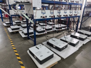 แหล่งจ่ายไฟฉุกเฉินแบบพกพา 500W 1000W 110V 1KWH 2KWH 314AH ระบบกักเก็บพลังงานแบบพกพาพลังงานแสงอาทิตย์ - Product Image 5