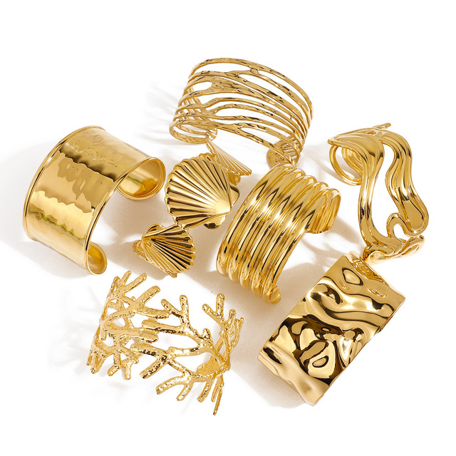 Women's Luxury Vintage Titanium Steel Bracelet Non-Fading Stainless Steel Chunky Bangles Fashion Gift