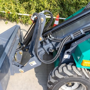 Mini-chargeur polyvalent à bras télescopique, capacité de charge de 500 kg, hauteur de levage de 3350 mm, cabine fermée pour projets agricoles, de ranchs et de fermes familiales aux États-Unis - Product Image 5