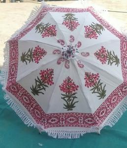 Parapluie d'extérieur traditionnel imprimé à la main avec motifs tribaux pour la décoration de mariage, la décoration de jardin et les événements à thème culturel - Product Image 4