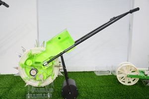 Machine <span class=keywords><strong>à</strong></span> semer et fertiliser manuelle <span class=keywords><strong>à</strong></span> 14 dents <span class=keywords><strong>à</strong></span> espacement réglable, idéale pour la plantation d'arachides - Vente chaude - Product Image 2