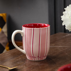 Regalo de Taza de cerámica a rayas artísticas rojas para mamá - Product Image 4