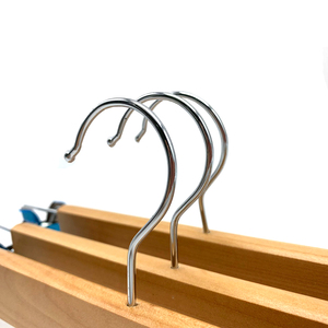 ไม้แขวนเสื้อไม้คุณภาพดีที่สุด ขายส่งไม้แขวนเสื้อไม้พร้อมโลโก้ สำหรับเสื้อผ้า มีจำหน่าย - Product Image 4