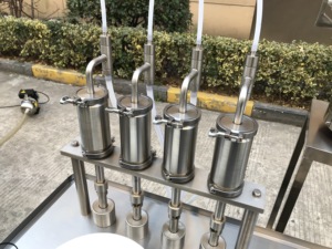 เครื่องบรรจุแก๊สขนาด 20-200 มล. พร้อมฝาปิดและติดฉลากอัตโนมัติ สายการบรรจุขวดพลาสติกความแม่นยำสูงสำหรับน้ำมันหอมระเหยและน้ำหอม - Product Image 2