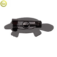 Nouveau design vêtements en métal nom broche insigne personnalisé mignon emblème dessin animé Logo émail épinglette étiquettes pour femmes manteau
