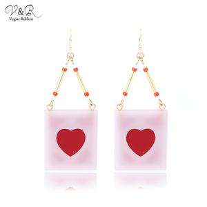 Día de San Valentín regalo de Navidad rojo de joyería de resina acrílica Lucite corazón chapado en oro pendientes para mujer - Product Image 5
