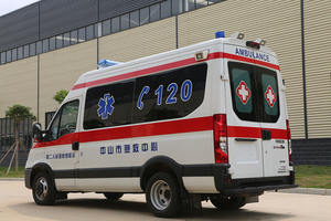 NAVECO Ousheng 4x2 Voiture d'ambulance diesel personnalisée à bon prix Véhicule médical de sauvetage d'urgence Surveillance en temps réel - Product Image 3