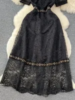 Robe midi décontractée d'été pour femme, élégante, vintage, blanche, en dentelle française, avec empiècements, boucle en métal ajourée et col rond style Empire