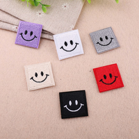Patchs brodés mignons de robots souriants 3,1 x 3,1 cm, thermocollants, pour vêtements, chapeaux, t-shirts, pulls