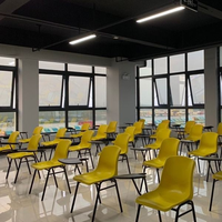 Chaise de formation en plastique pour salle de classe avec tablette d'écriture, durable et écologique pour les étudiants