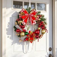 Couronne de Noël populaire avec nœud écossais rouge, baies artificielles et décorations en pin pour porte d'entrée et décoration murale