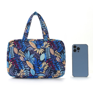 Bolsa de Cosméticos Resistente al Agua con Separación para Artículos Húmedos y Secos, Diseño Colgante, Plegable en Cuatro Partes, Portátil, para Viajes y Baño - Product Image 5