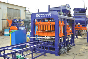 <span class=keywords><strong>QT8</strong></span>-15 Hydraulische Blockformmaschine Vollautomatische Pflasterstein-Bordstein-Hohlblockmaschine - Product Image 2