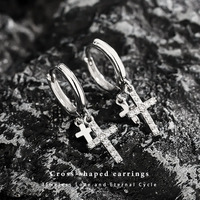 Pendientes de Aro con Doble Cruz Plateada y Circonitas, Joyería Gótica para Mujer