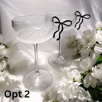 Charmes de verre à vin en forme de nœud papillon personnalisés pour les décorations de mariage, de fête prénuptiale, d'anniversaire, marqueurs de boisson en acrylique personnalisés en forme de nœud papillon