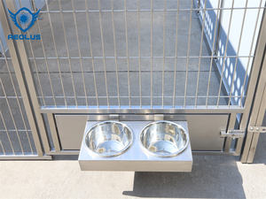 Kandang Anjing Klasik Luar Ruangan dengan Atap, Kandang Anjing Besar Berbunyi Rendah dan Baki Plastik - Product Image 4