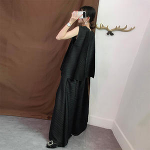 Completo Due Pezzi da Donna Stile Miyake Abbigliamento con Scollo a V Senza Maniche - Product Image 6