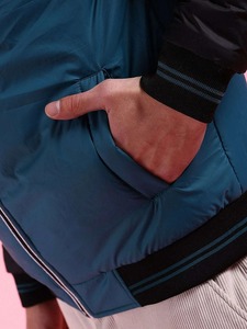 Veste à capuche coupe-vent pour homme avec rembourrage matelassé chaud et look moderne élégant, idéale pour la marche en plein air et le port quotidien - Product Image 6