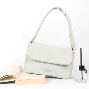 Sac à main mini mignon et moelleux personnalisé avec coussin doux pour femmes, doublure en tissu non tissé, sac à bandoulière - Product Image 1