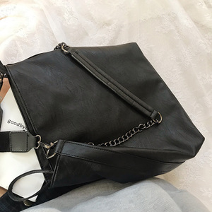 Bolso de Hombro Grande para Mujer, Color Negro, Estilo Minimalista, Correa de Cadena, Cierre de Cremallera, Uso Diario, Gran Capacidad, Bolso Bandolera - Product Image 2