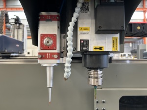 Máquina CNC de perforación y fresado para la fabricación de ventanas y puertas de aluminio - Product Image 4