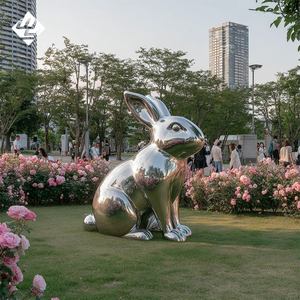 Sculpture de lapin en acier inoxydable poli sur mesure, art moderne pour les parcs publics extérieurs - Product Image 3