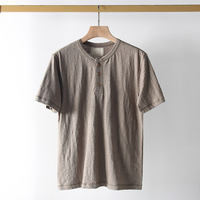 Chemise Homme à Manches Courtes Col V Ajustée en Coton Slub Imprimée avec Logo Personnalisé Henley – Nouveauté Fournisseur Populaire