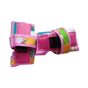Attrezzatura Protettiva Rosa per Skateboard con Imbottiture per Ginocchia, Gomiti e Polsi e Logo Personalizzato per Adulti e Bambini - Product Image 6