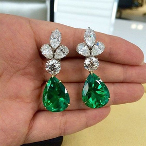 Pendientes de Flor de Tres Hojas para Mujer, Diseño Floral Elegante para Novia, Joyería de Moda - Product Image 1
