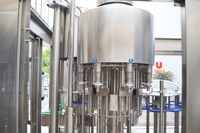 Machine de remplissage automatique de bouteilles PET pour ligne d'embouteillage d'eau minérale pure avec configuration personnalisable