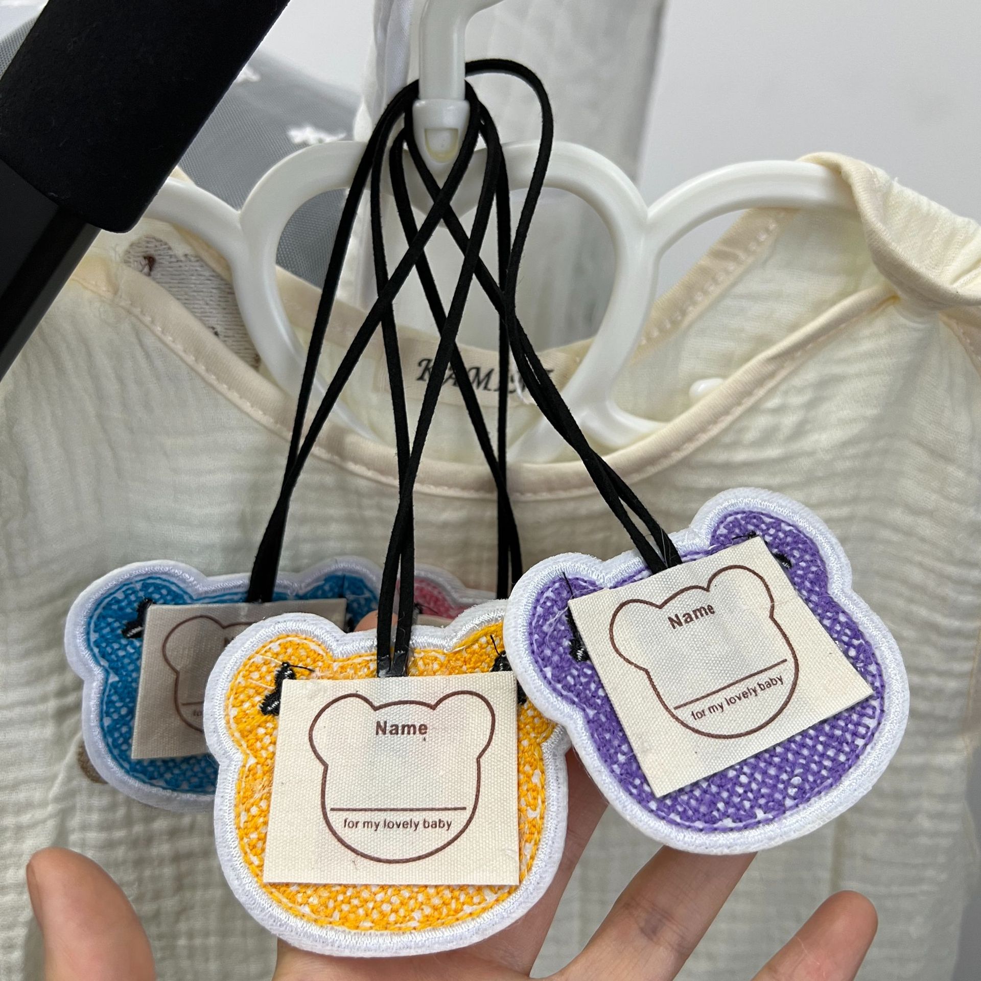 漫画クマ動物刺繍パッチ手書き名アンチロストペンダントタグ子供