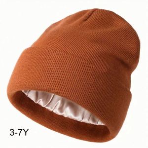 Gorros de Invierno de Punto Lisos de Color Sólido 100% Acrílicos de Moda Unisex al por Mayor para Hombres y Mujeres, Gorros con Forro de Satén y Logotipo Personalizado - Product Image 4