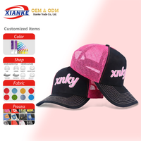 Gorra Trucker Snapback Unisex de Alta Calidad con 6 Paneles Bordados, Parches Rosas OEM XNKY 2026, Logotipo Personalizado, Transpirable con Puntos