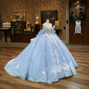 Abito da ballo blu personalizzato Quinceanera con vendita calda applique in pizzo di cristallo e decorazione con motivo amore fiocco decorato abito da sposa - Product Image 6