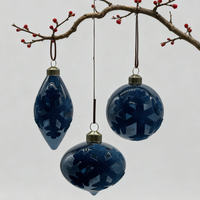 Boule de Noël personnalisable 2026 de 8 cm en verre bleu, faite à la main, par sublimation/flocage, ornements en verre écologiques pour la maison