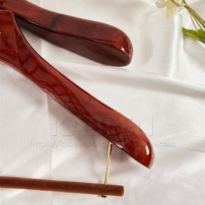 לוגו מותאם אישית קולב עץ מלא עם קולב עץ חום עבור חליפת מעיל גברים אחסון תיק בגדים בארון בגדים - Product Image 6