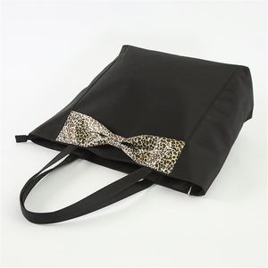 Sac à bandoulière en nylon grande capacité pour femme, forme oreiller, imperméable, motif léopard avec nœud, fermeture éclair, sac à main écologique - Product Image 4