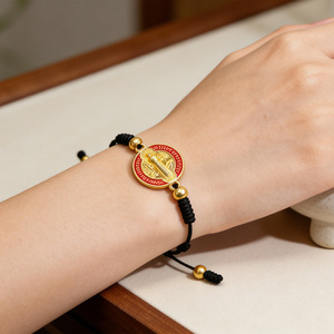 Pulsera Católica Tejida de Cuerda Roja de San Benito, Regalo Religioso, Pulsera de la Virgen María en Stock - Product Image 2