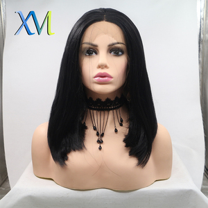 Perruque courte bob de 12 pouces <span class=keywords><strong>avec</strong></span> dentelle frontale, en fibre haute température, sans colle, base en dentelle transparente, raie au milieu, aspect naturel, franges droites - Product Image 3