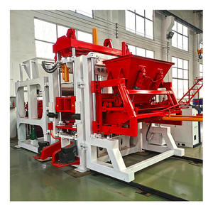 Machine à fabriquer des blocs automatique à haute précision contrôlée par PLC Qt12-15F pour pavés, briques en ciment avec une capacité de 2000 pièces/heure - Product Image 3