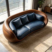 Canapé trois places en cuir bleu foncé, structure en fibre de verre, placage bois, coque enveloppante arrondie, design artistique de luxe pour salon