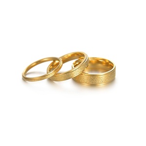 Basit Tasarım 2 4 6mm Kararmayan PVD Kaplama Gümüş 18K Altın Kaplama Paslanmaz Çelik Yüzük Takı Kadınlar ve Erkekler için - Product Image 5